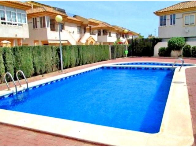 2 Bed Apartment, Communal Pool, Los..