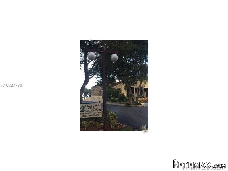 3 bedroom Town House For Sale: 8207 SW..
