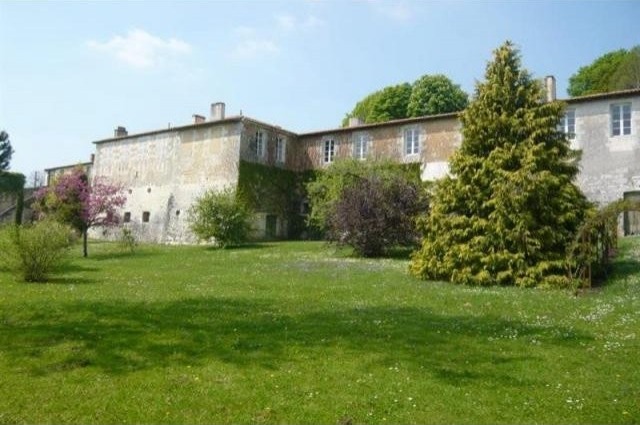 13 bedroom Manor House For Sale: 17000..