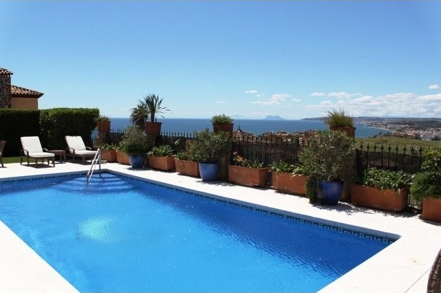 4 Bedrooms - Villa - Malaga - For Sale