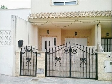 A 2 BED APARTMENT WITH MASSIVE TERRACE