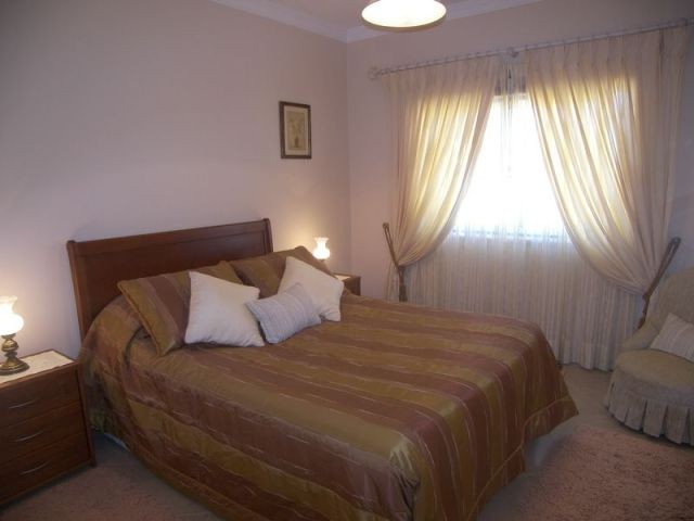 3 BED APARTMENT WITH GARAGE. - 2