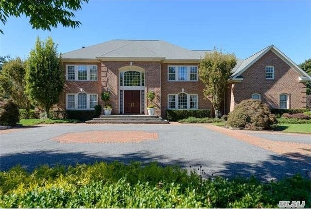 11 Hickory Dr Old Brookville, NY 11545