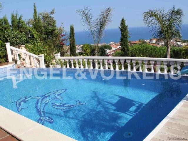 Large villa with sea views. Teia