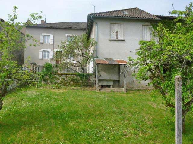 Town House With Four Accommodations In..
