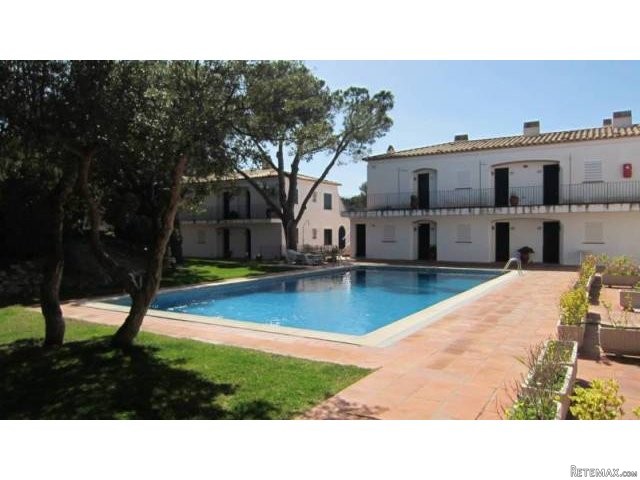 APARTMENT ON GROUND FLOOR WITH PRIVATE..