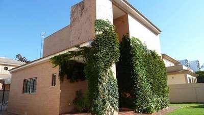 Villa - This is a large villa located..