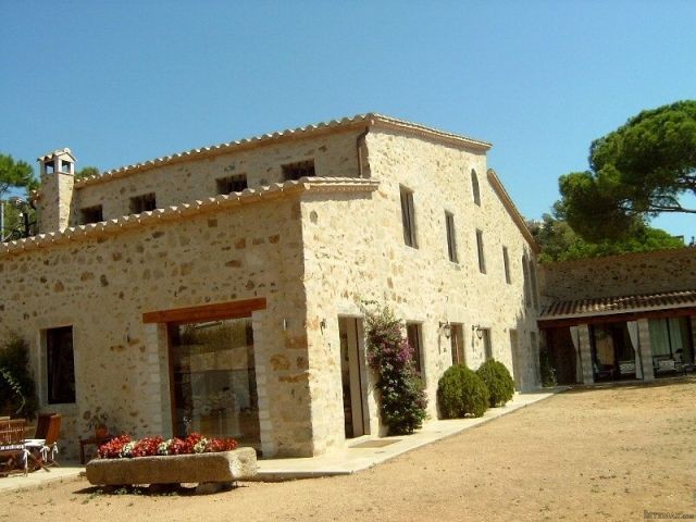 5 Bedrooms - Finca - Girona - For Sale