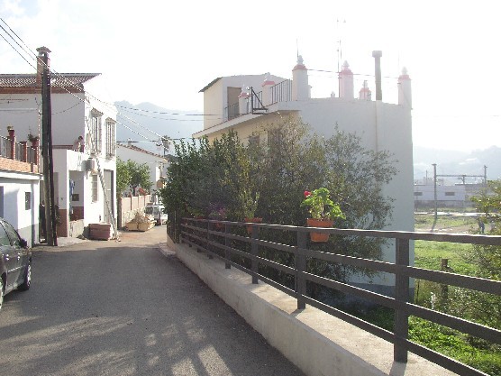 Town House - A large 4 level detached..