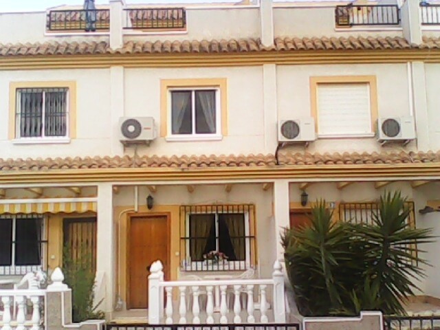 LOVELY TOWNHOUSE