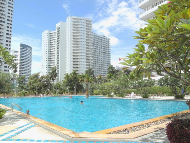 Viewtalay 5: 2-bedroom corner condo.. - 2