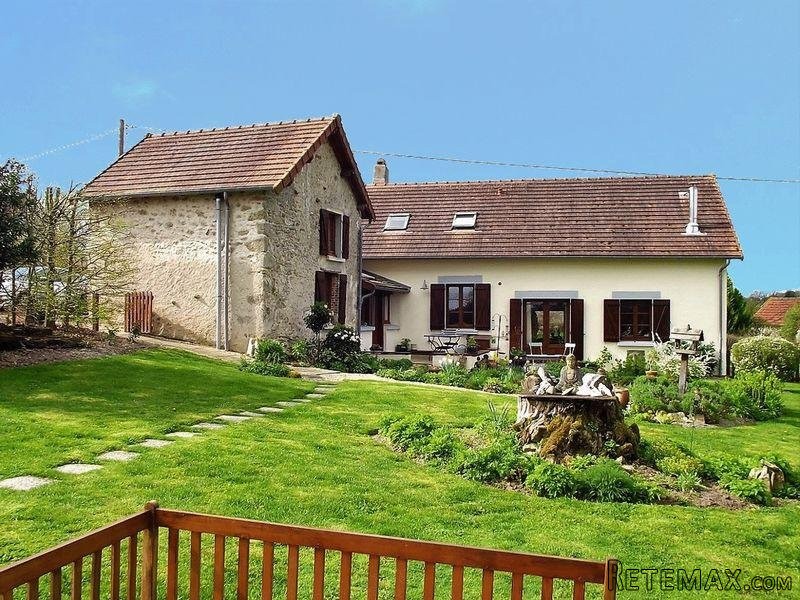 4 Bedroom Farm House For Sale