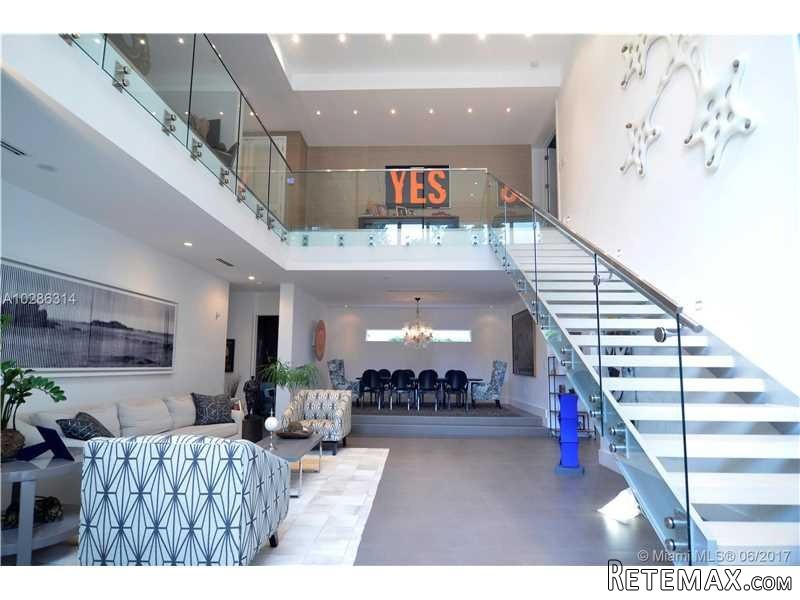 4 bedroom House For Sale: 4365 Ingraham.. - 2