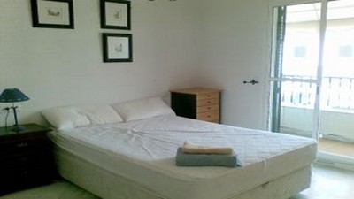 Town House - Ideally located just 2.. - 2