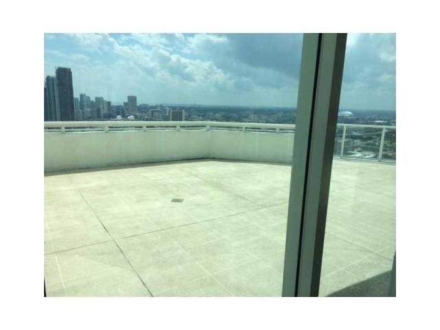 2 bedroom Flat For Sale: 1900 N.. - 2