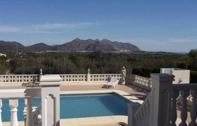 2-Bed 2-Bath Villa In Orba* - Orba - 2