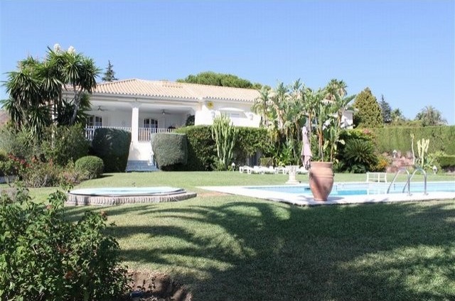 6 Bedrooms - Villa - Malaga - For Sale
