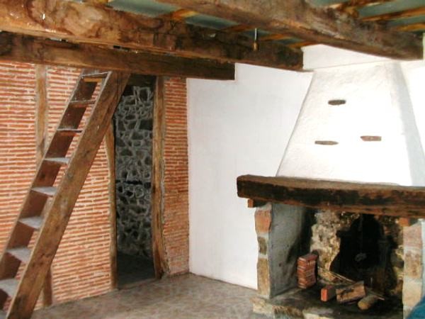 Good Location : Small Farmhouse To.. - 2