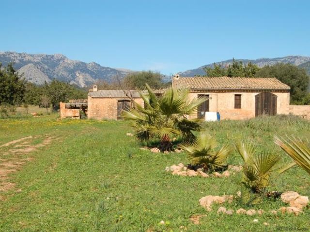Plot with house to extend in a peaceful..