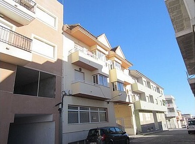 SPACIOUS 3 BEDROOM APARTMENT REDUCED BY..