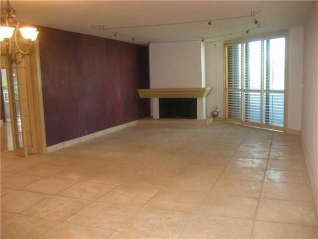 4 bedroom Flat For Sale: 161 CRANDON BL..