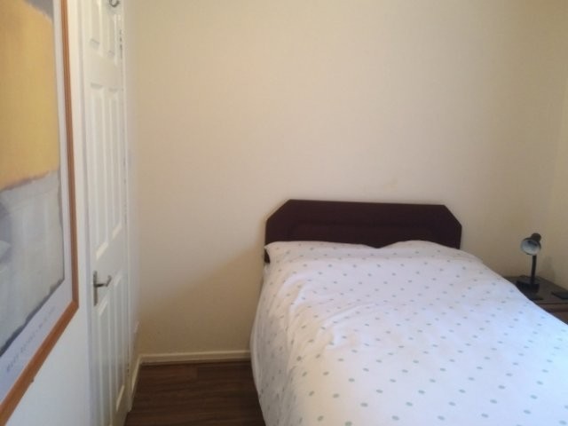 ROOM TO LET IN HOLLINSWOOD - ALL BILLS.. - 2