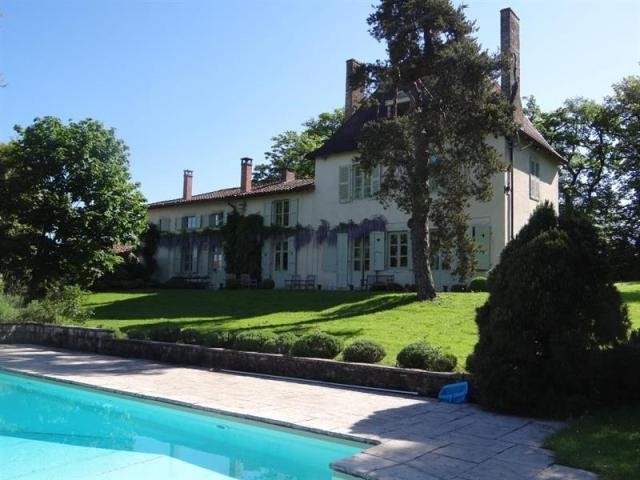 7 bedroom House For Sale: 01400..