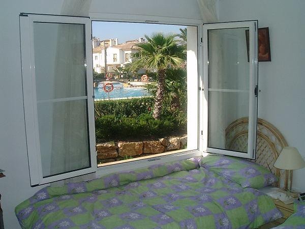 2 bedroom Terraced House For Sale: Los.. - 2
