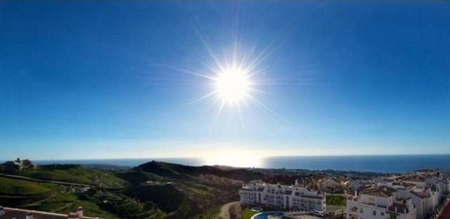 2 Bed Apartment for sale in Calahonda