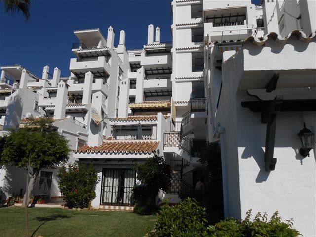 2 Bed Apartment for sale in Calahonda