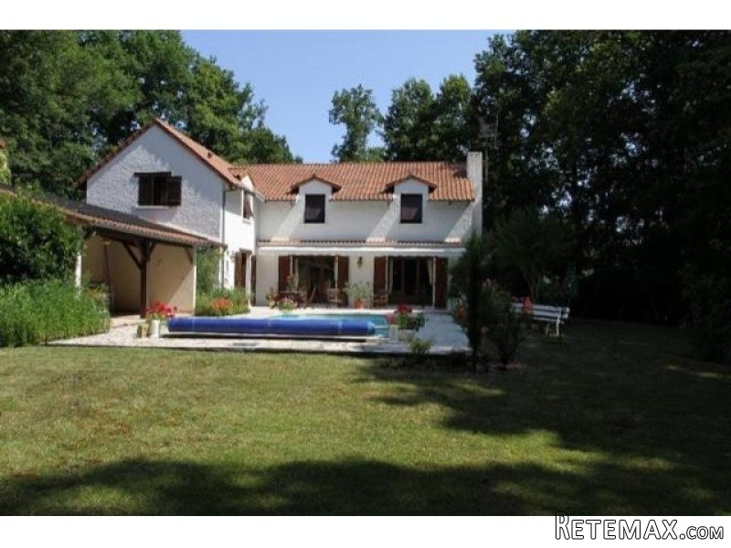 5 bedroom House For Sale: 86550 POITIERS