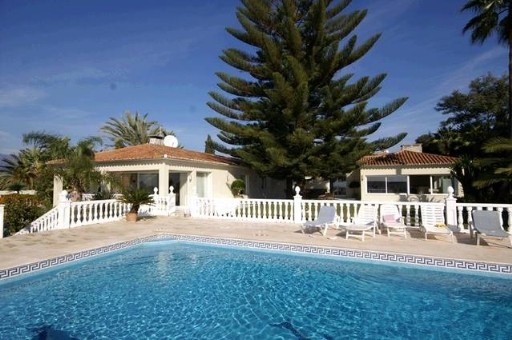 4 Bedrooms - Villa - Malaga - For Sale