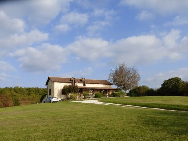 4 Bedrooms, 2 En-Suite, Fantastic.. - 2