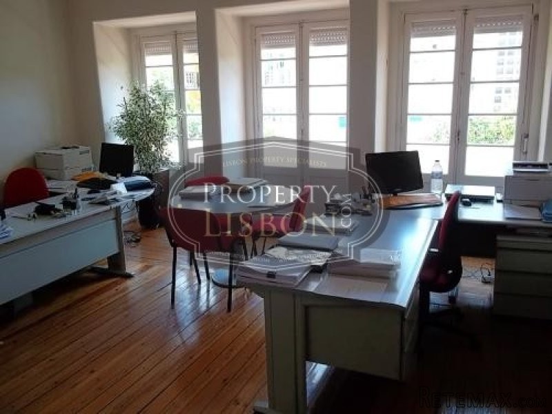 T5 Lisbon Apartment for Sale, Sao Joao..