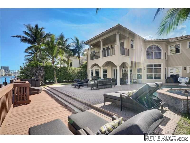 6 bedroom House For Sale: 1205 Hatteras.. - 2
