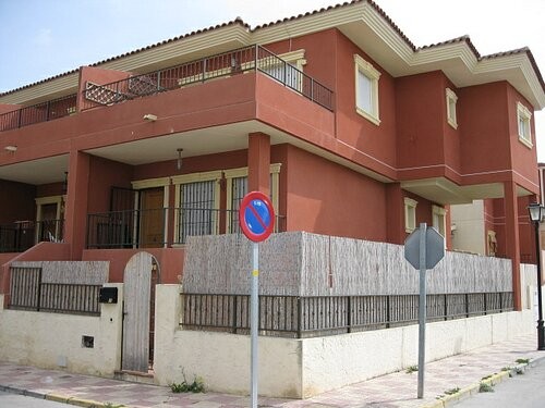 STUNNING 3 BEDROOM HOUSE