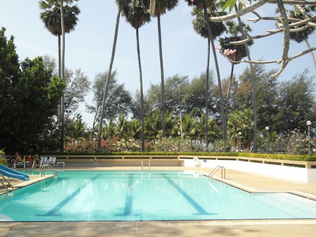 Spacious airy 3 bedroom beachfront.. - 2