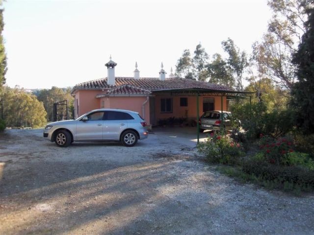 Land - Large plot of rustic land with a..