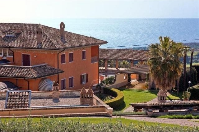 11 bedroom House For Sale: Marche..