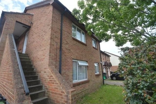 Studio For Sale: Cheriton Road, Gosport