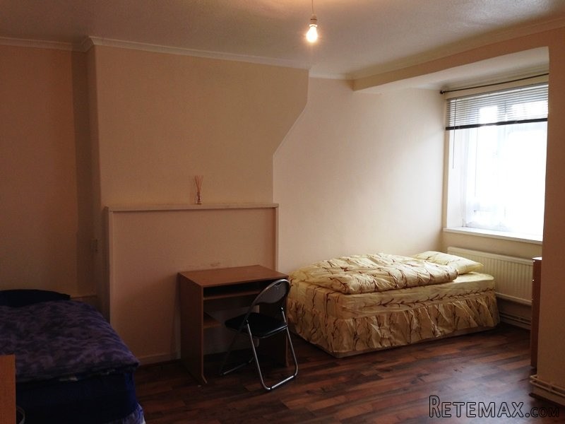Double room, Zone 1, Aldgate East..