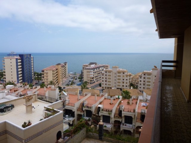 South Facing 3 Bedroom Apartment In La..
