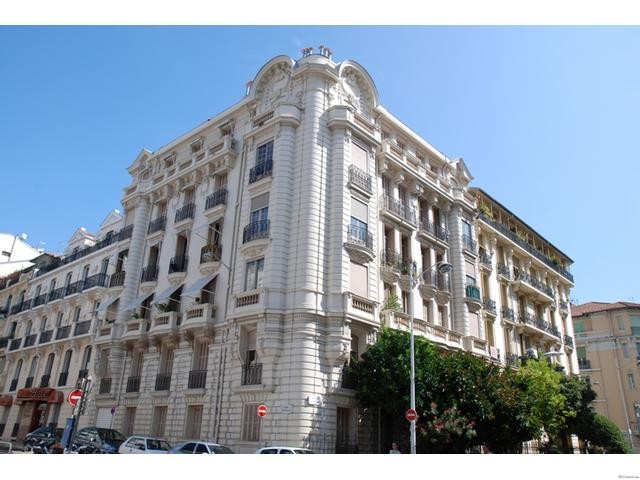 Top floor, great location with mini.. - 2