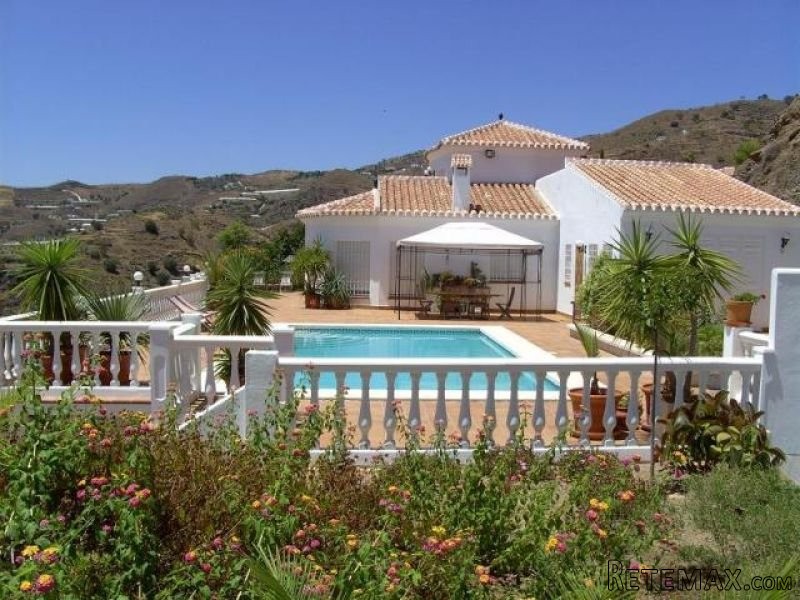 5 bedroom, 3 bathroom Villa, (build 300..