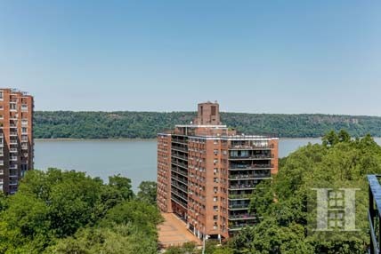 2 bedroom Apartment For Sale: 735..