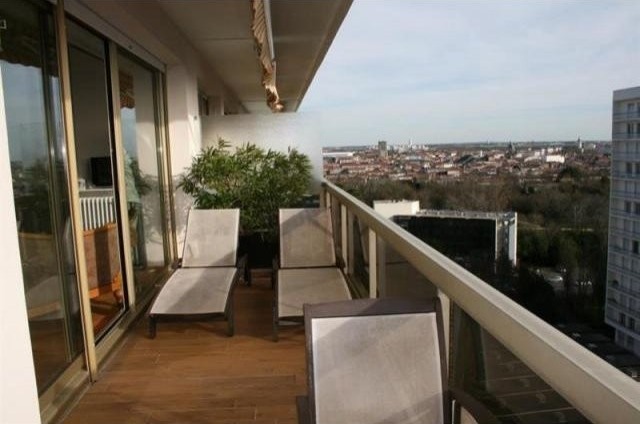 3 bedroom Flat For Sale: 17000 LA.. - 2
