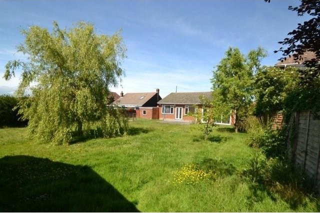 4 bedroom bungalow in Minster On Sea..