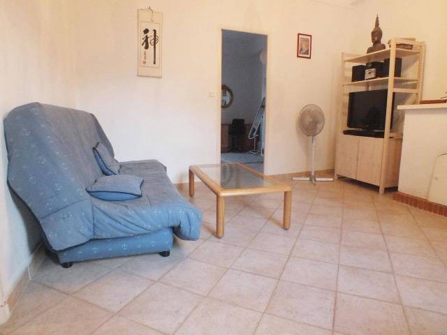 2 Bed apartment for sale in old town..