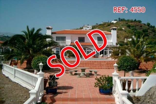 Villa for Sale in Competa, Competa..