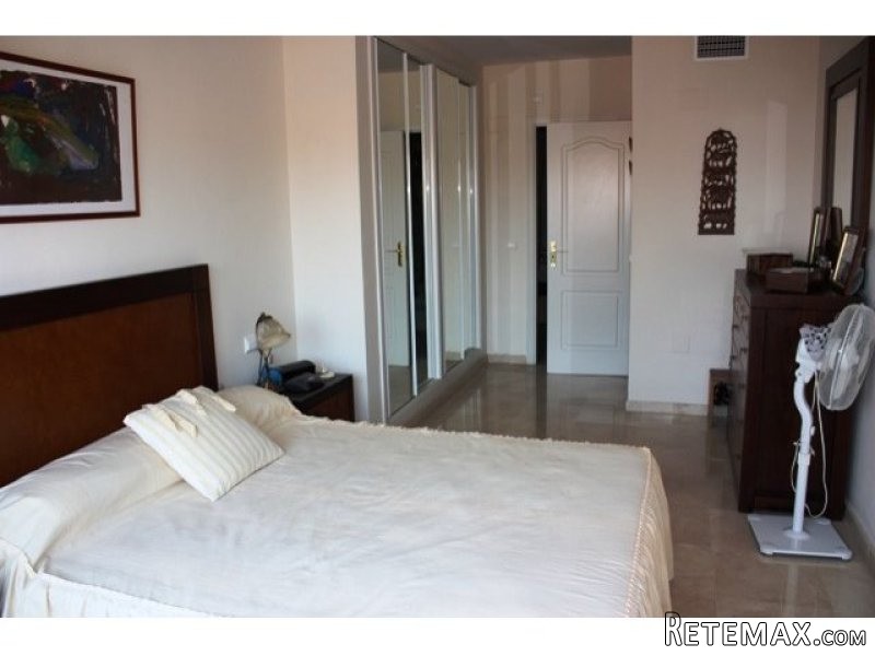 3 Bed Apartment for sale in Calahonda - 2